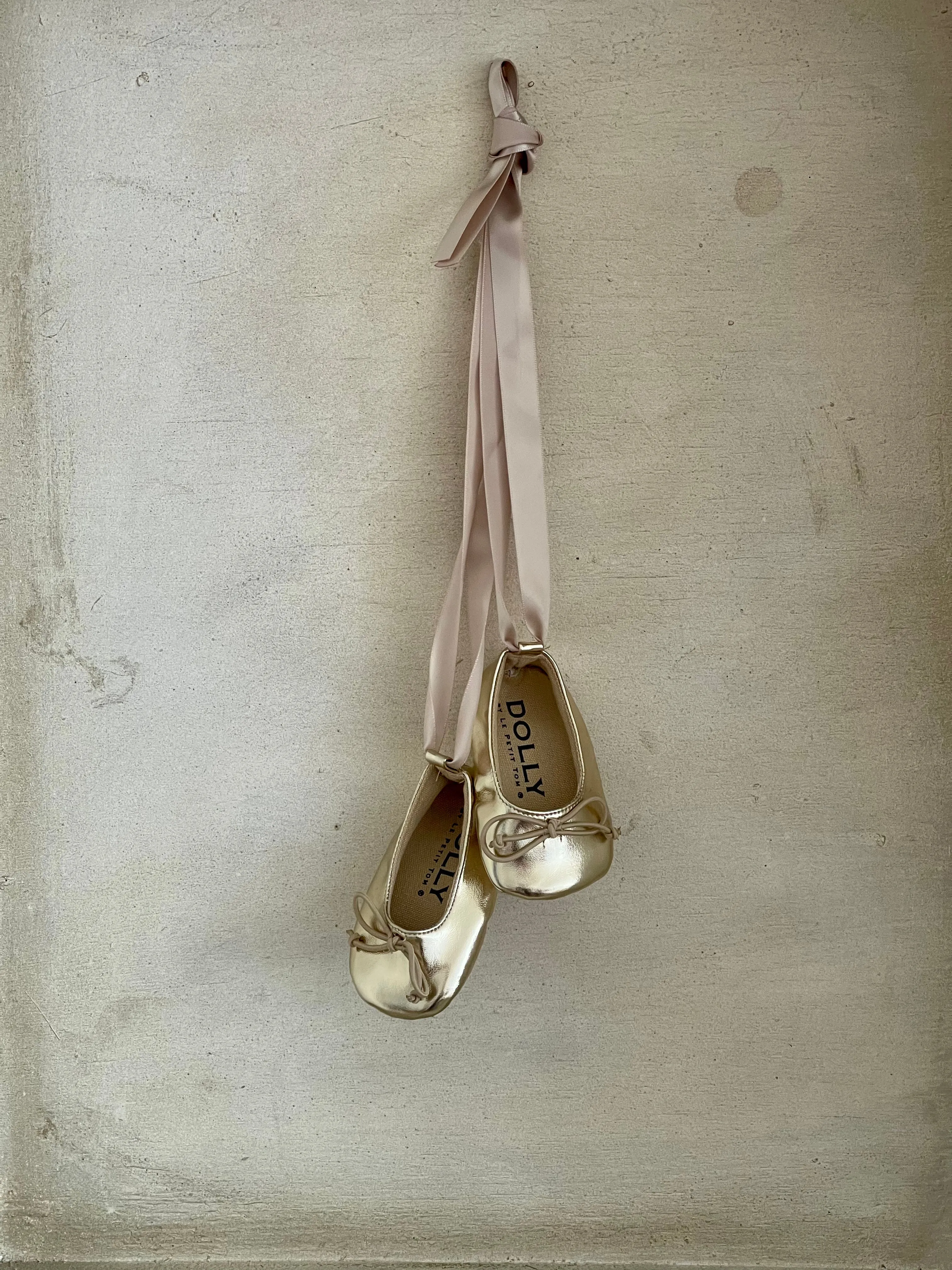 DOLLY by Le Petit Tom ® BABY BALLERINAS WITH RIBBONS gold