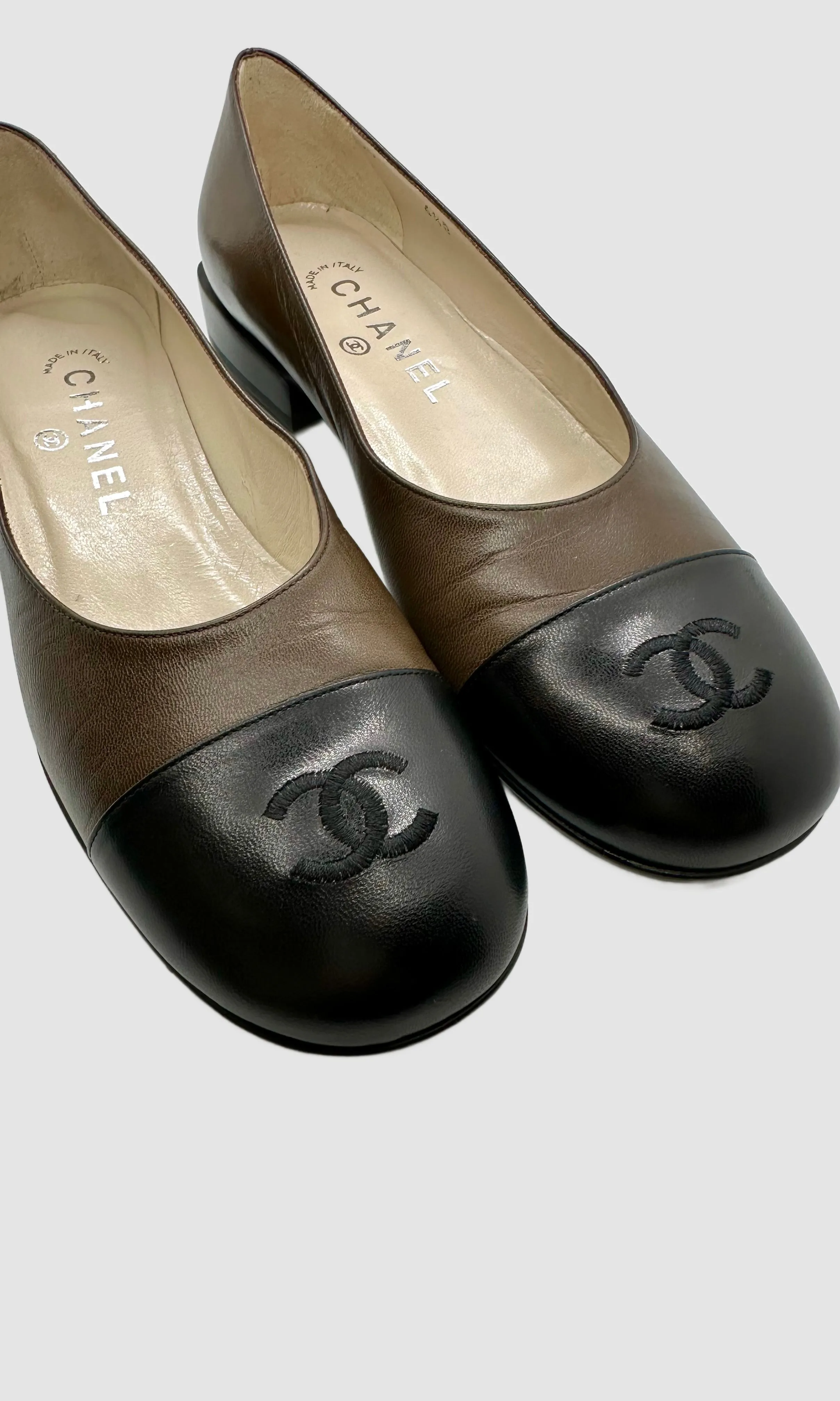 ICONIC CHANEL LOAFERS • Women's size US 6.5