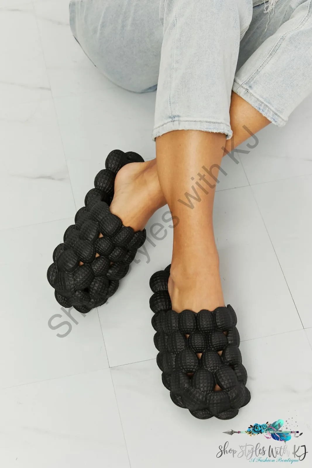 Laid Back Bubble Slides in Black